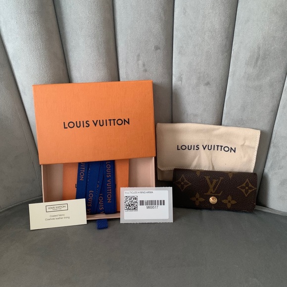 BNIB Authentic Louis Vuitton 4 key holder - Picture 10 of 10
